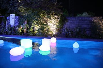 LED-Gartenleuchten, Licht im Garten, Nacht, Traumgarten, exklusives Lichtdesign, Garteninszenierung, Beleuchtung, Beleuchtungsplanung, Pool